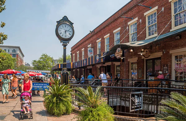 Turistas em Savannah City Market — Fotografia de Stock