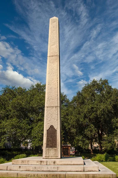 Monumento a la Guerra Civil bajo cielos bonitos — Foto de Stock