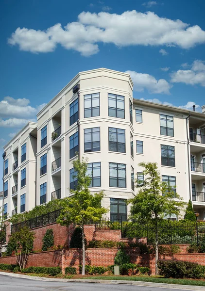 Condo Building cu Bay Windows — Fotografie, imagine de stoc