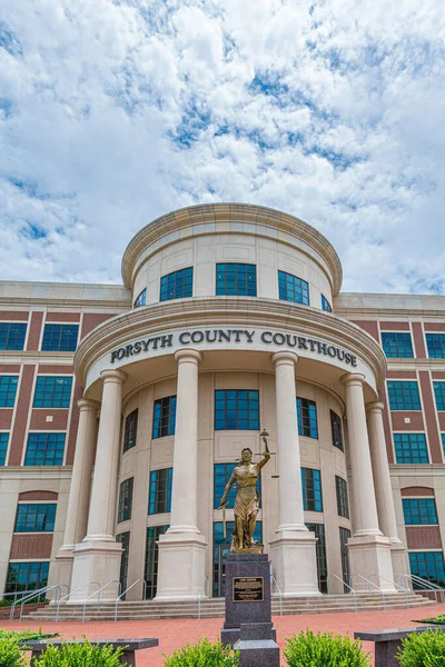 Palacio de Justicia del Condado de Forsyth y Lady Justice —  Fotos de Stock