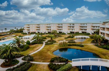 Nice Coastal Condo with Landscaped Courtyard, Pools and Bridge