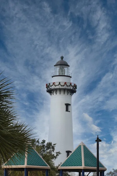 White Lighthouse at Christmastime — Stock Photo, Image
