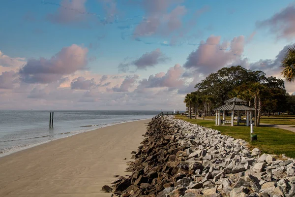 Strandabschnitt bei Seawall — Stockfoto