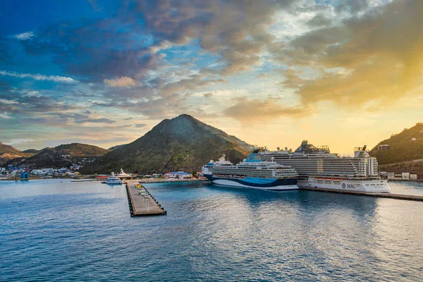 St Maarten Cruise Dock bij zonsondergang — Stockfoto