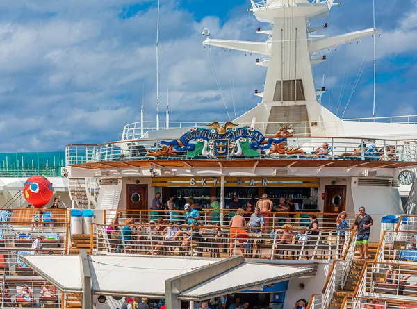 Sky Bar on Adventure of the Seas — Stock Photo, Image