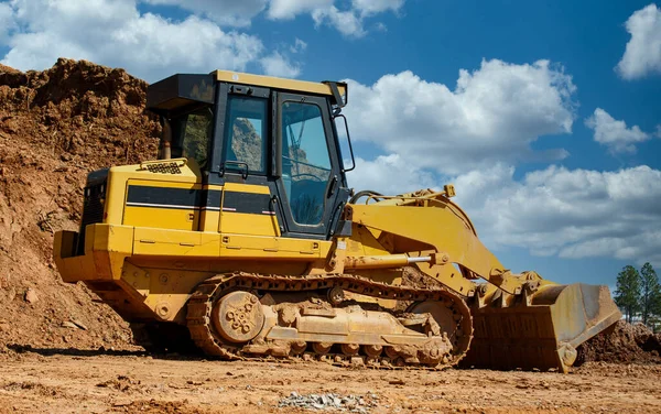 Earth Mover by Pile of Dirt — Stock Photo, Image