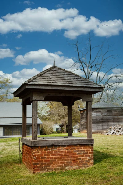 Old Brick Well — Stock Photo, Image