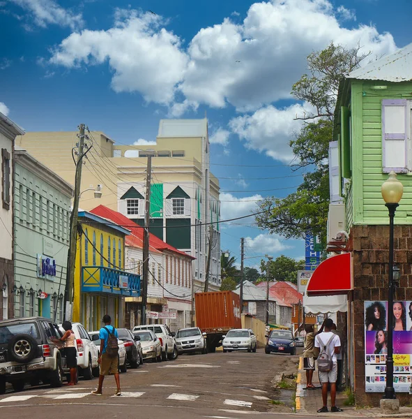 Drukke straat op St Kitts — Stockfoto
