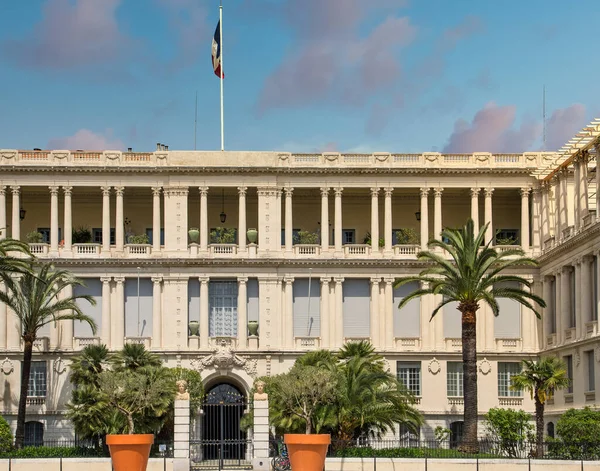 Regierungsgebäude in schöner Lage — Stockfoto