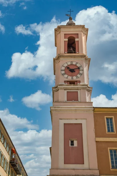 Růžové hodiny věž v Nice Francie — Stock fotografie