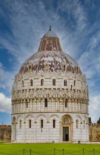 Igreja cúpula em Pisa — Fotografia de Stock