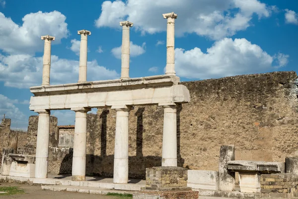 Four Columns in Pompeii — Stock Photo, Image