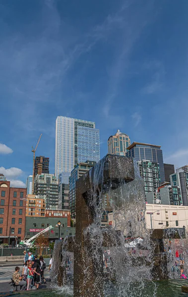 Fontänen vid Seattle Waterfront — Stockfoto