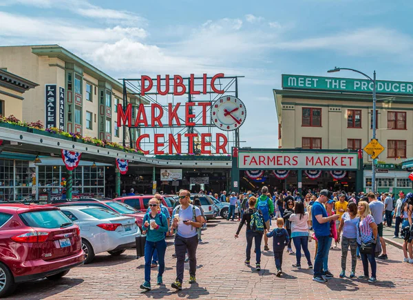 Touristen am Pike Place — Stockfoto