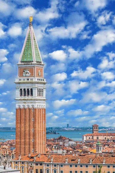Venedik üzerindeki Saint Marks Kulesi — Stok fotoğraf