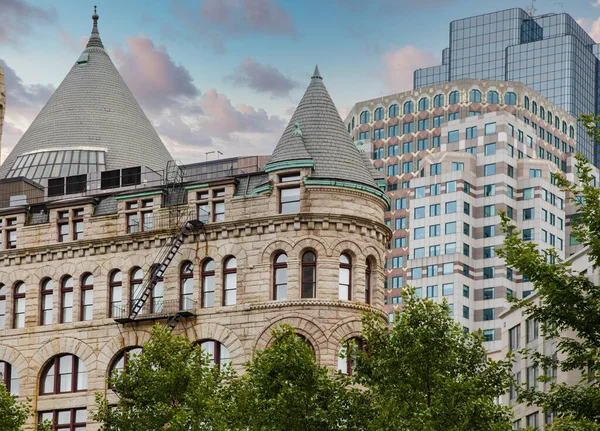 Stenen en moderne gebouwen in Boston — Stockfoto