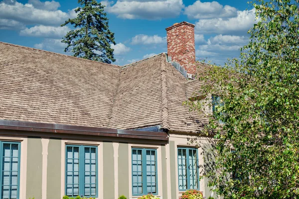 Plaster Home and Shingled Roof — Stock Photo, Image