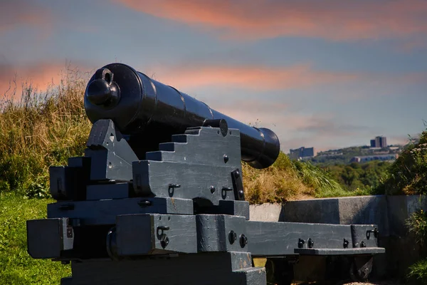 Vecchio cannone sulla collina di Halifax al tramonto — Foto Stock