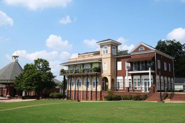 Şehir Meydanı 'ndaki Ofis Binası