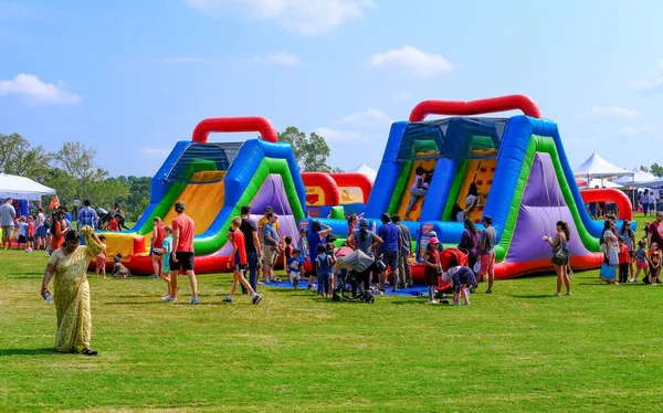 Gyermekvidámpark a vásáron — Stock Fotó