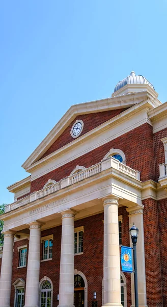 Alpharetta市政厅的柱子 — 图库照片
