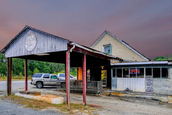 Öppna skylt hos Guys Biscuit Barn — Stockfoto