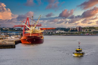 Ağır Kırmızı Tanker ve Pilot