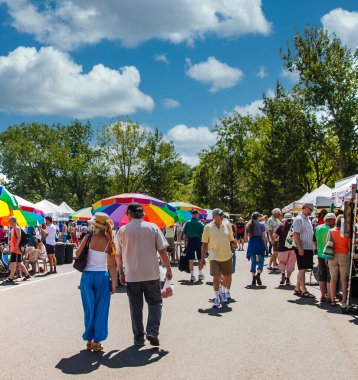 Renkli Açık Hava Festivali 'nde Bir Çok İnsan