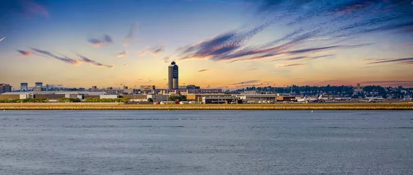 Aeroporto de Boston Logan em Dawn — Fotografia de Stock