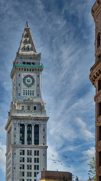 Gamla klocktornet i Boston på Nice Sky — Stockfoto