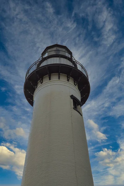 下からの白い灯台 — ストック写真