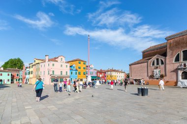 Burano Plaza 'da turistler
