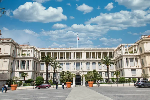 Plaza przed budynkiem rządu w Nicei — Zdjęcie stockowe