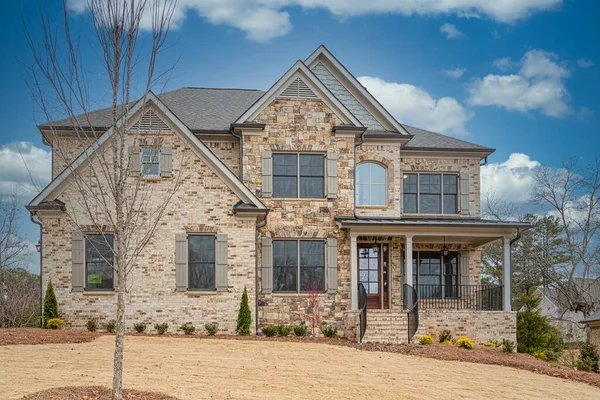 Brick Home on Winter Hill — Stock Photo, Image