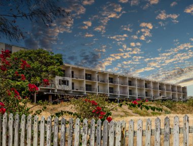 Dusk 'ta terkedilmiş otel inşaatı