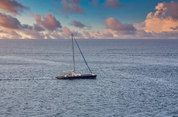 Blue and White Sailboat Alone at Dusk — Fotografie, imagine de stoc