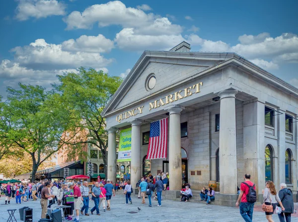 Tourists at Quincy Market — Stock Photo, Image