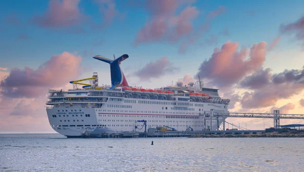 Carnival Imagination at Dawn — Stock Photo, Image