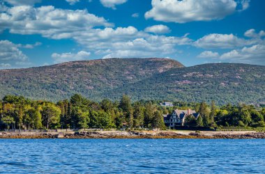 Evergreens Arasındaki Tudor Konağı