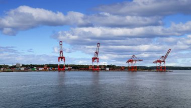 Halifax sahilinde dört nakliye vinci