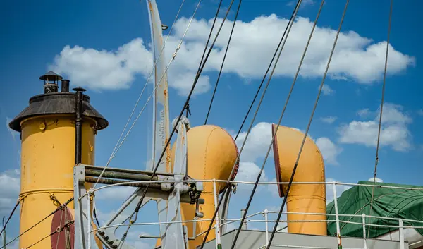 Details zum alten Holzschiff — Stockfoto