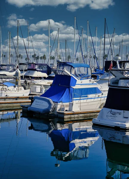 Blue and White Cabin Cruiser — Stock Photo, Image