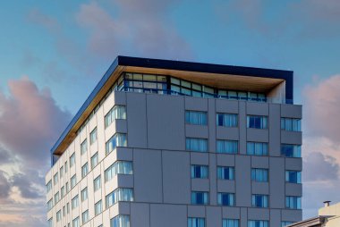 Apartman binasındaki çatı katı.