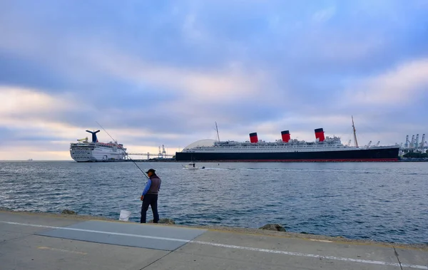 Man Fishing by Queen Mary — Stock fotografie