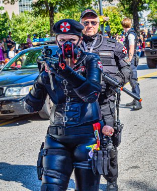 Geçit töreninde Şemsiyeli Asker