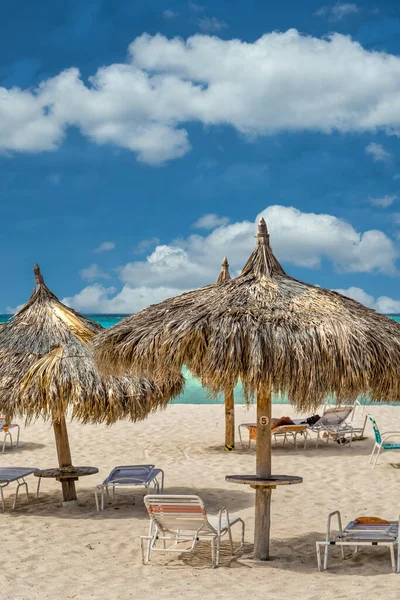 Straw Umbrellas on Beach — Stock Photo, Image