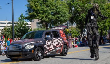 Geçit töreninde yer altı dünyası