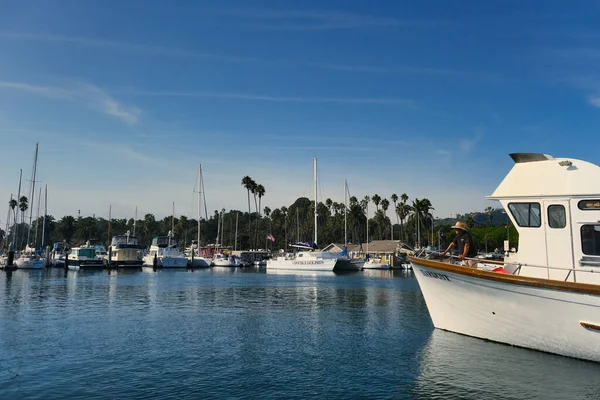 Santa Barbara Marinaにボート — ストック写真