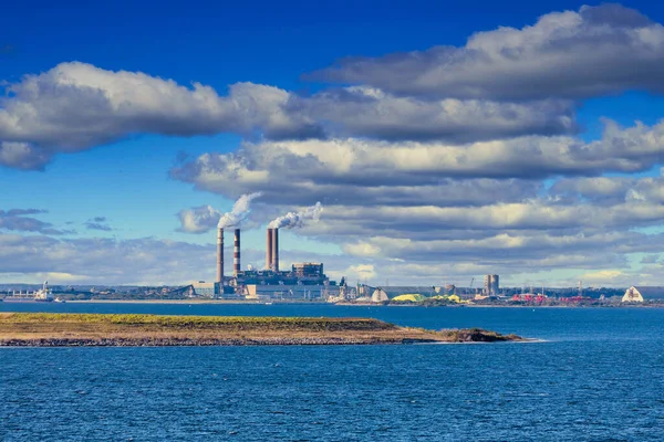 Industry Across Blue Harbor — Stock Photo, Image