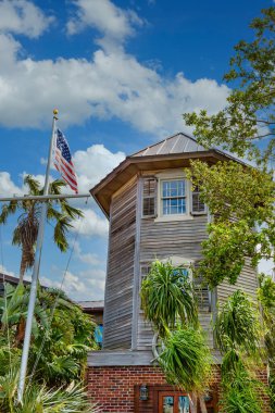 Marina 'daki Old Wood Binası